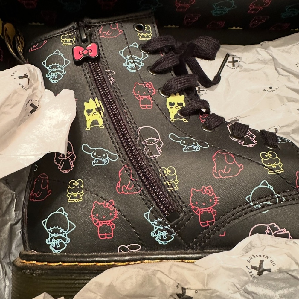 Dr Marten Hello Kitty Boots - Picture 3 of 6